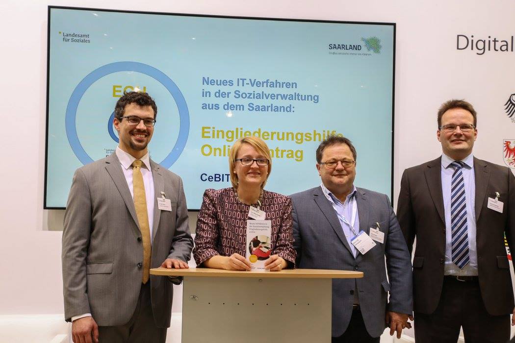 Präsentation des Onlineantrags auf der CeBIT 2017